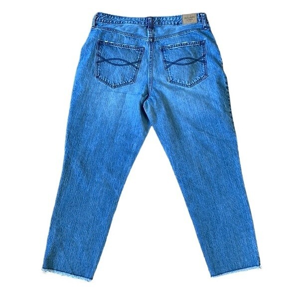 Abercrombie & Fitch Women’s Girlfriend Distressed Jeans Raw Hem Size 31/12 - Picture 2 of 14